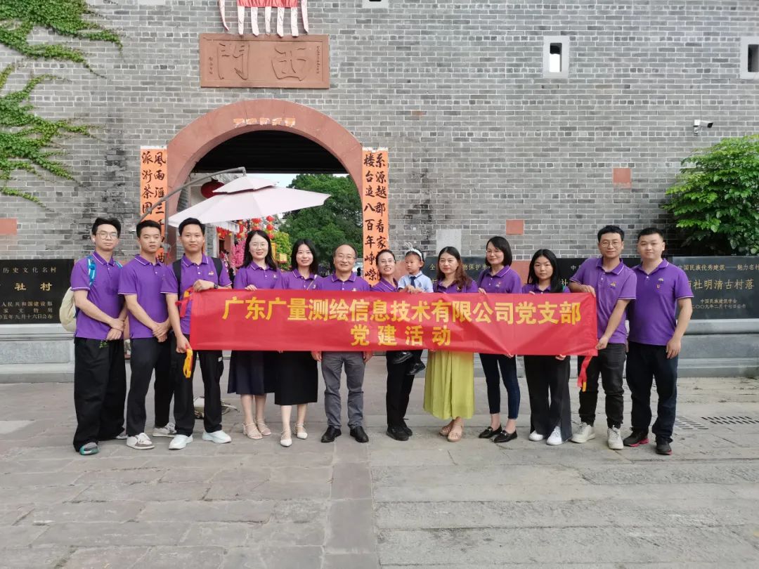 ���ǵ�֧����չ��ף����102�������⵳���˶�